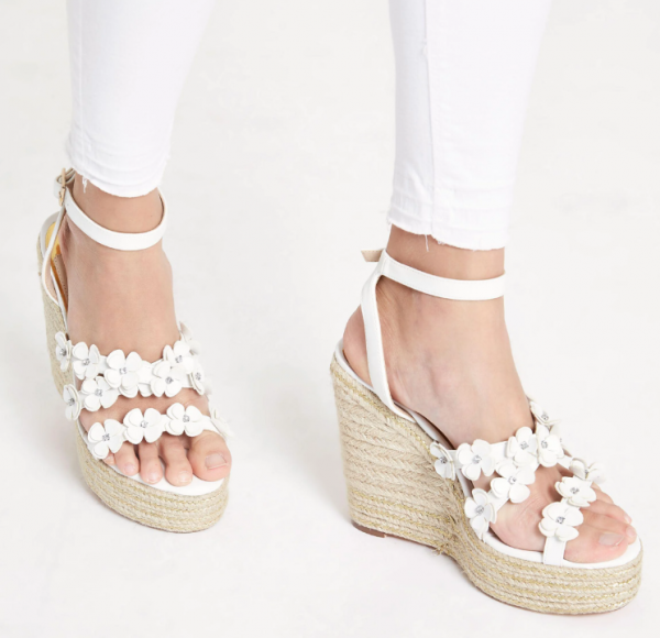 Sepatu Wedges Berdetail Bunga